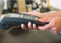 Frais de cartes bancaires à l’étranger attention aux tarifs variables suivants les banques