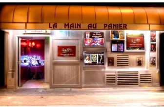 la main au panier