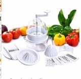 Moins de 3€ le coupe légumes manuel