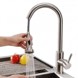 45.99€ le mitigeur d’évier de cuisine avec douchette extractible